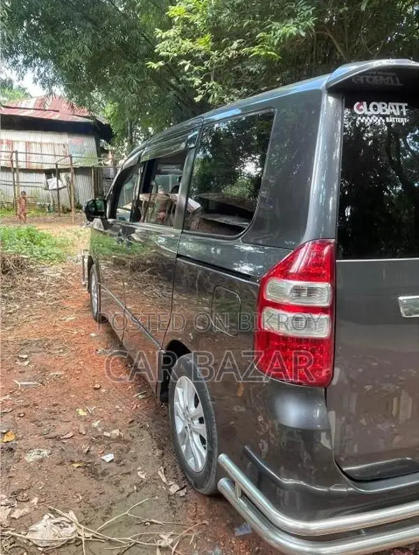 Toyota Noah Si Grade Push 2013