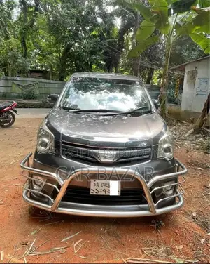 Toyota Noah Si Grade Push 2013
