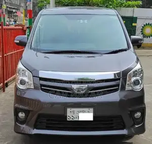 টয়োটা নোহা এক্স স্মার্ট মাল্টি ভালভ ২০১৩