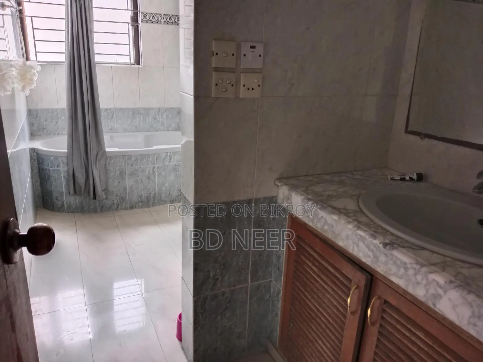 Exclusive fully furnish 4 bed Room apt rent in Gulshan