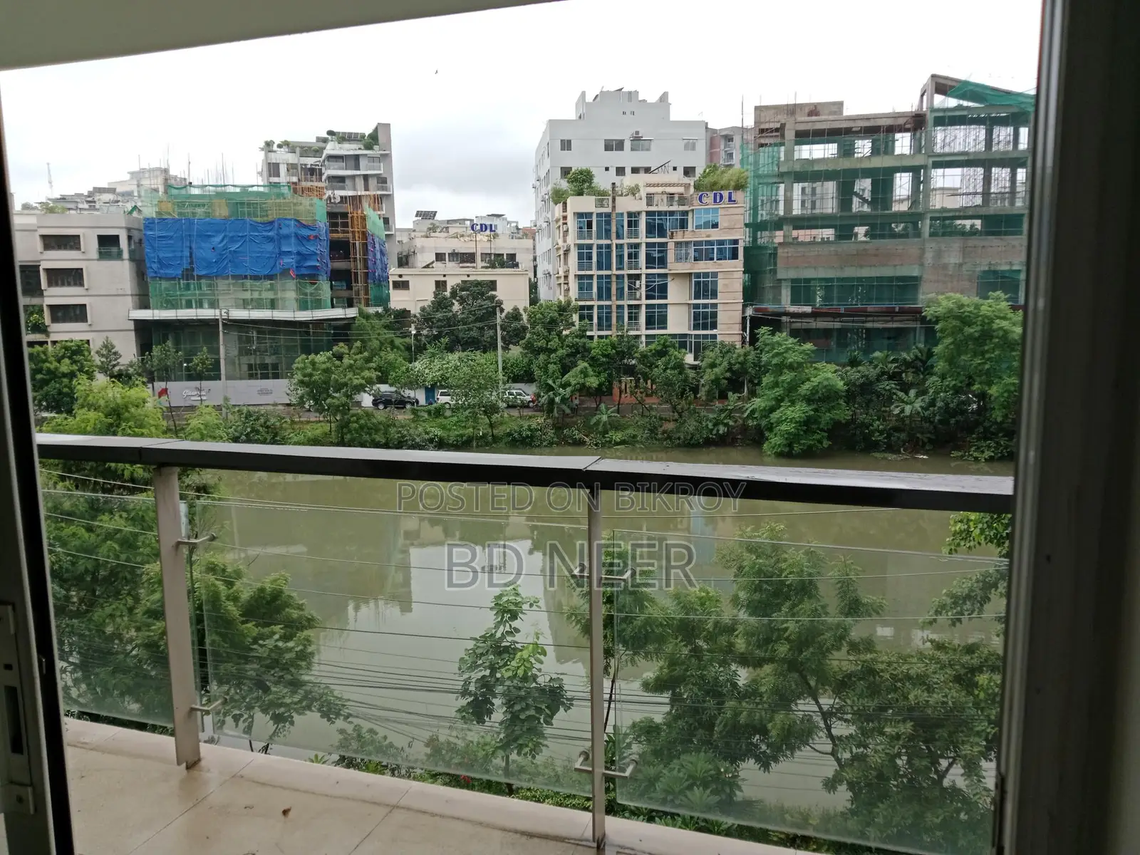 lake view 3000 sft 3 Bed room apt available in Gulshan 2 North side