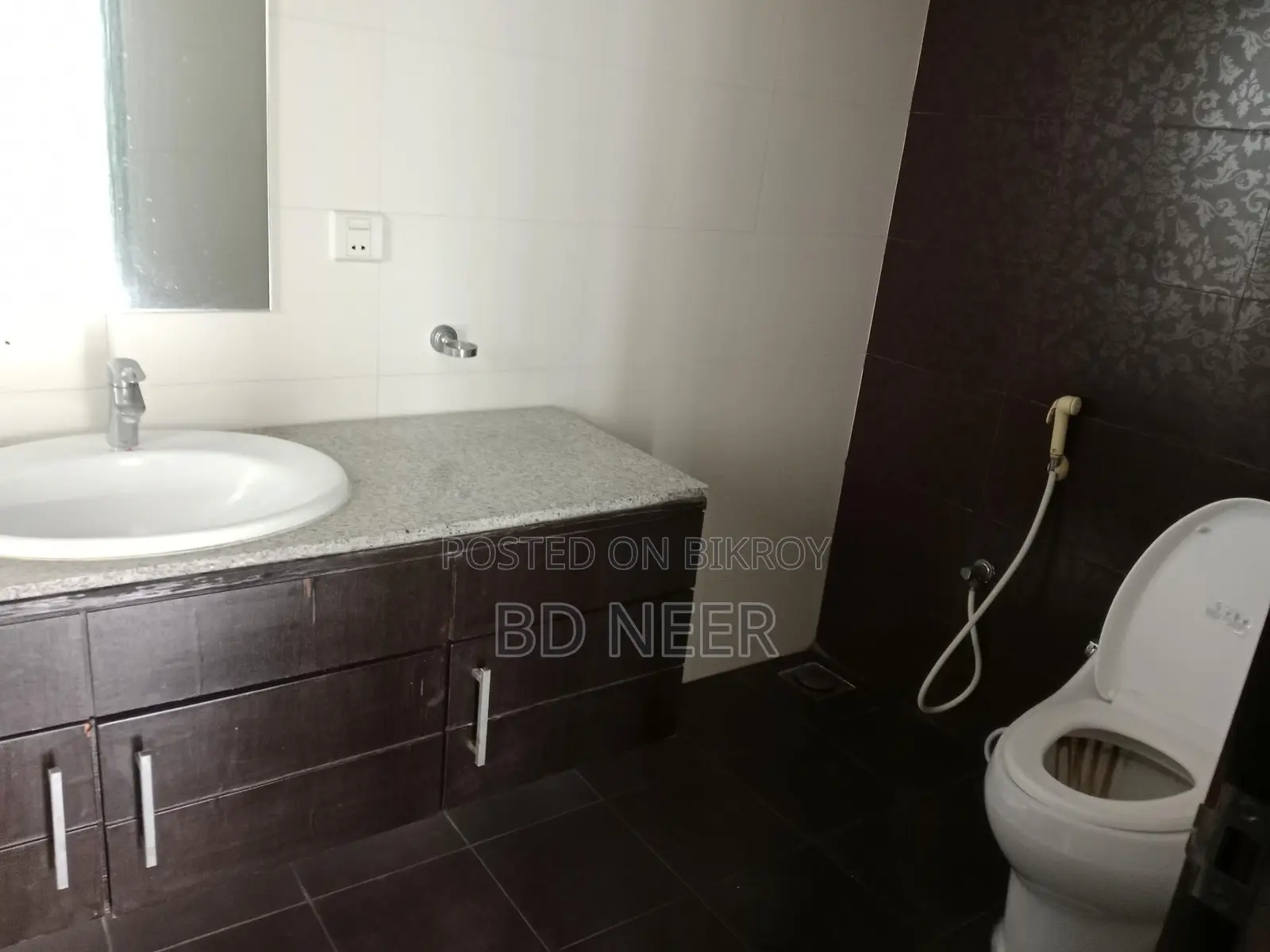 lake view 3000 sft 3 Bed room apt available in Gulshan 2 North side