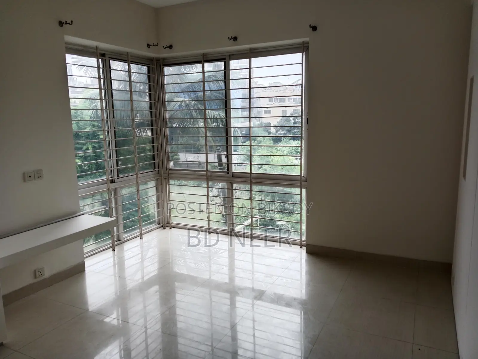 lake view 3000 sft 3 Bed room apt available in Gulshan 2 North side