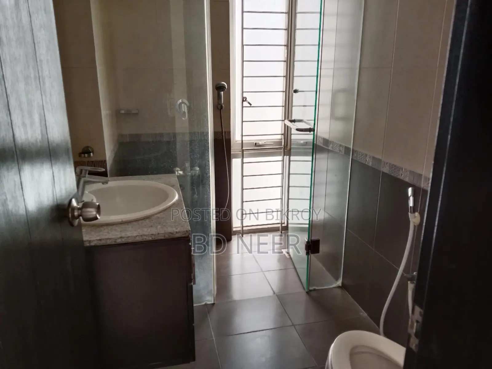 lake view 3000 sft 3 Bed room apt available in Gulshan 2 North side