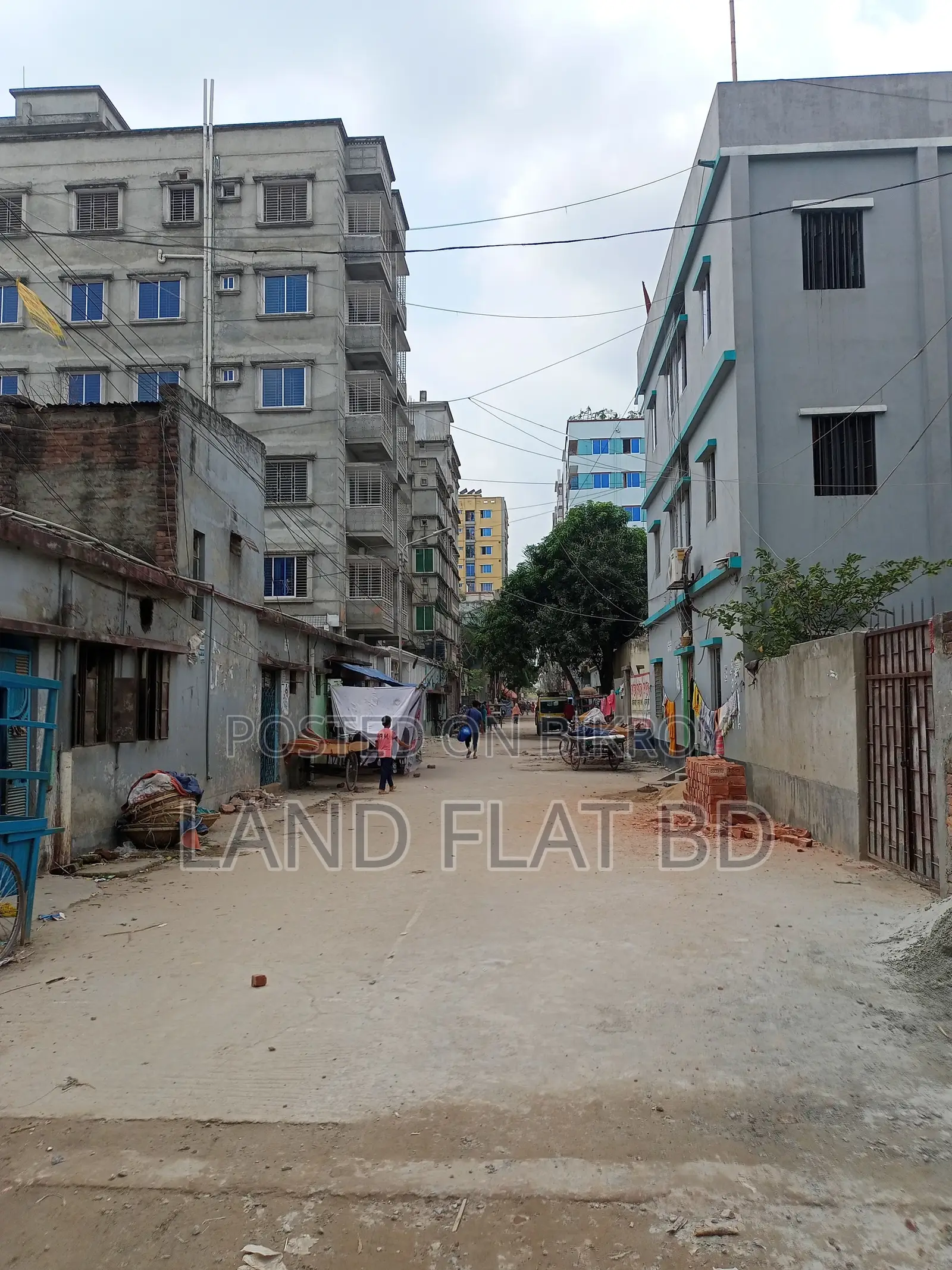 ON GOING FLAT FOR SALE @ 1050 SFT TOP FLOOR