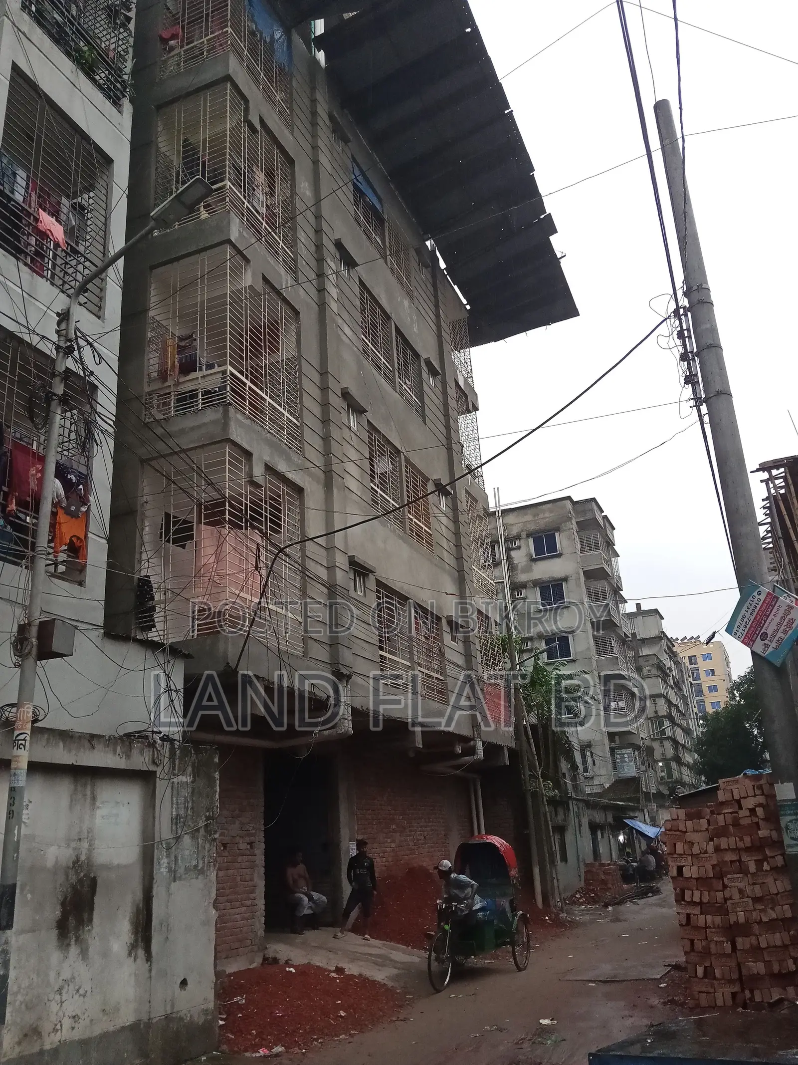 ON GOING FLAT FOR SALE @ 1050 SFT TOP FLOOR