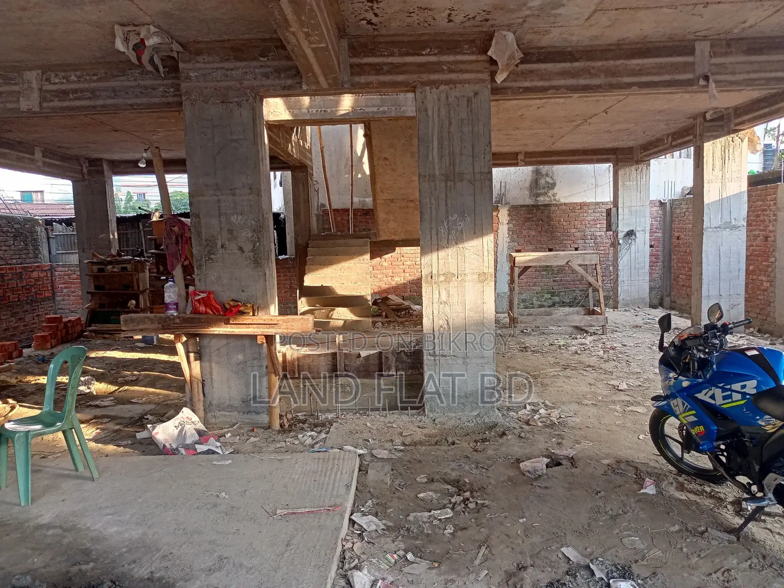 ON GOING FLAT FOR SALE @ 1050 SFT TOP FLOOR