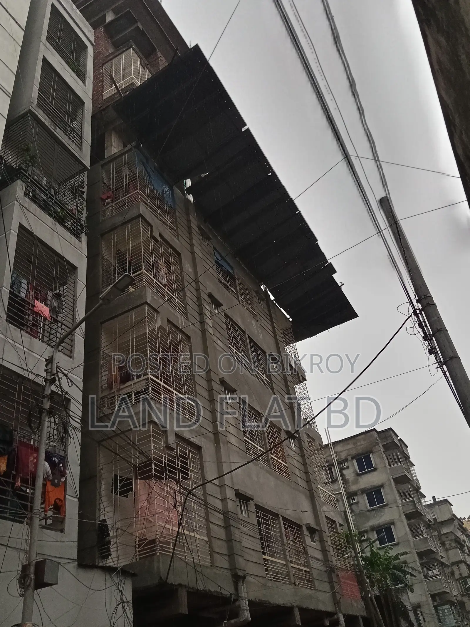 ON GOING FLAT FOR SALE @ 1050 SFT TOP FLOOR