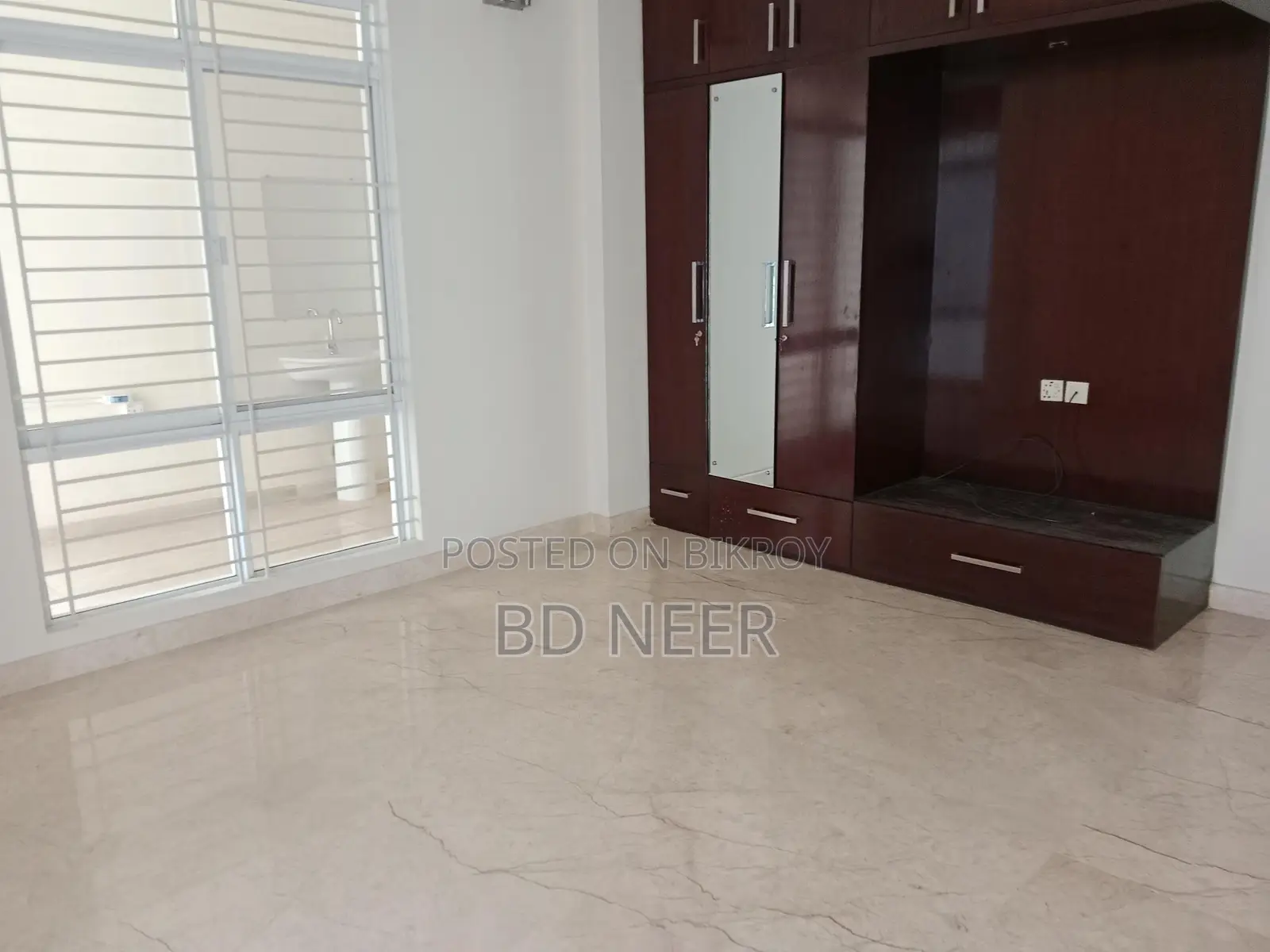 exclusive 3200 sft 3 Bed room apt available in Gulshan 2
