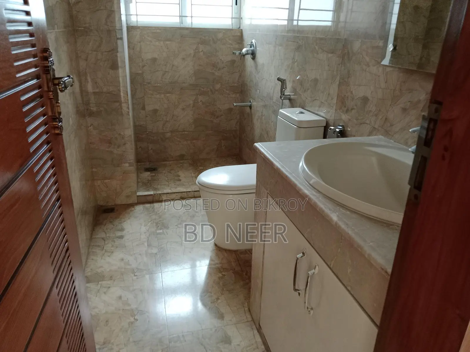 exclusive 3200 sft 3 Bed room apt available in Gulshan 2