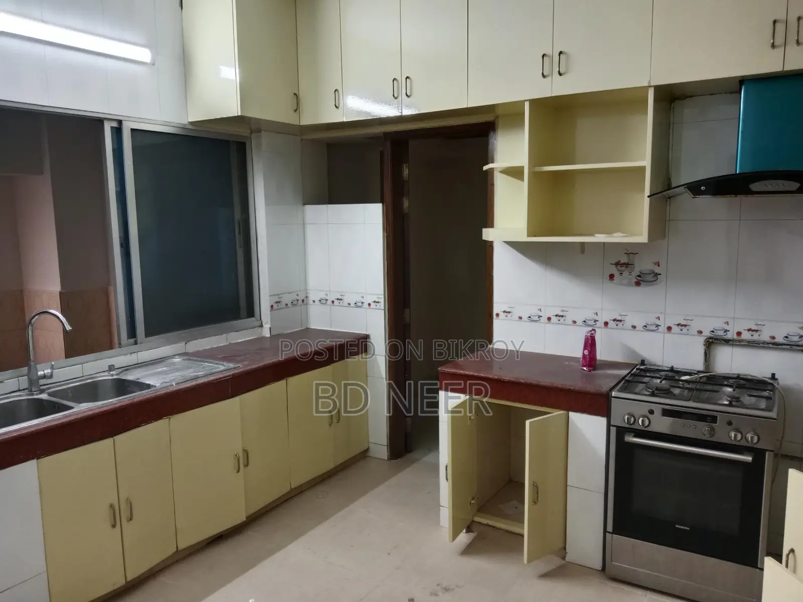 exclusive 3200 sft 3 Bed room apt available in Gulshan 2