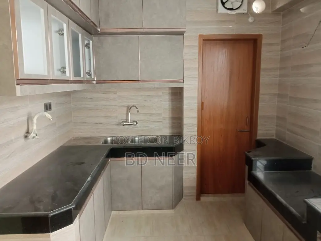 excellent 4 Bed room 4000 sft apt rent in Gulshan 2