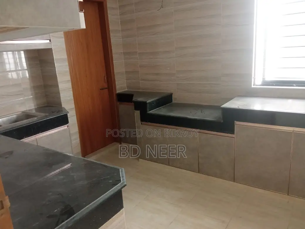 excellent 4 Bed room 4000 sft apt rent in Gulshan 2