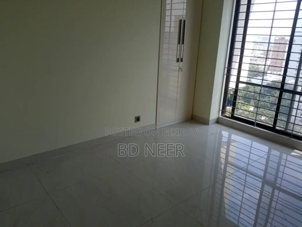 excellent 4 Bed room 4000 sft apt rent in Gulshan 2