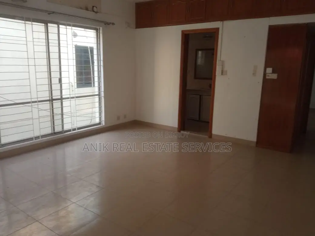 Very Good Unfurnish 3 Bedroom Apt Rent In Banani