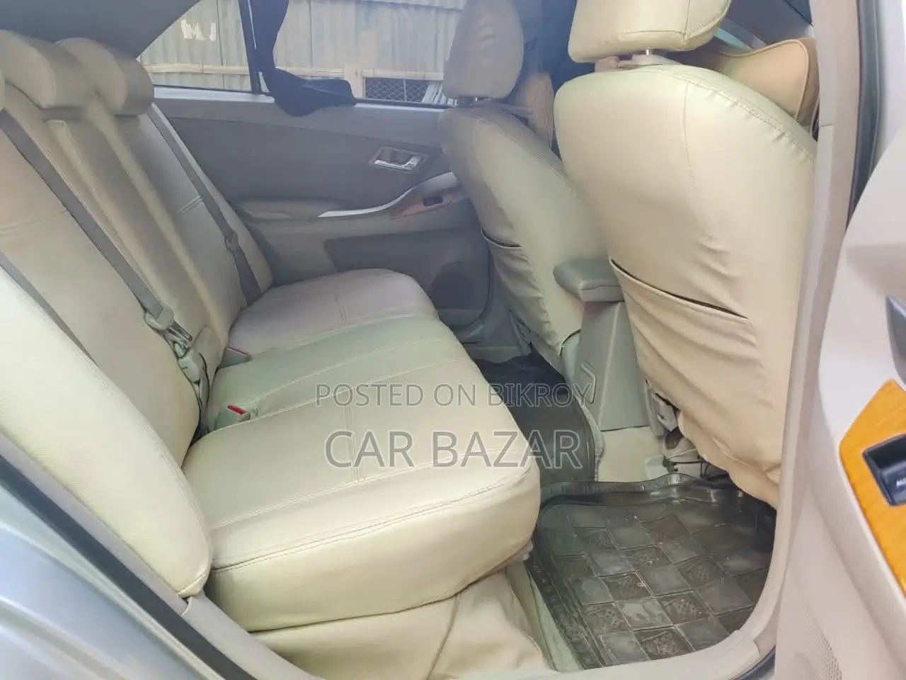 টয়োটা প্রিমিয়ো জি বেইজ রুম ২০০৯