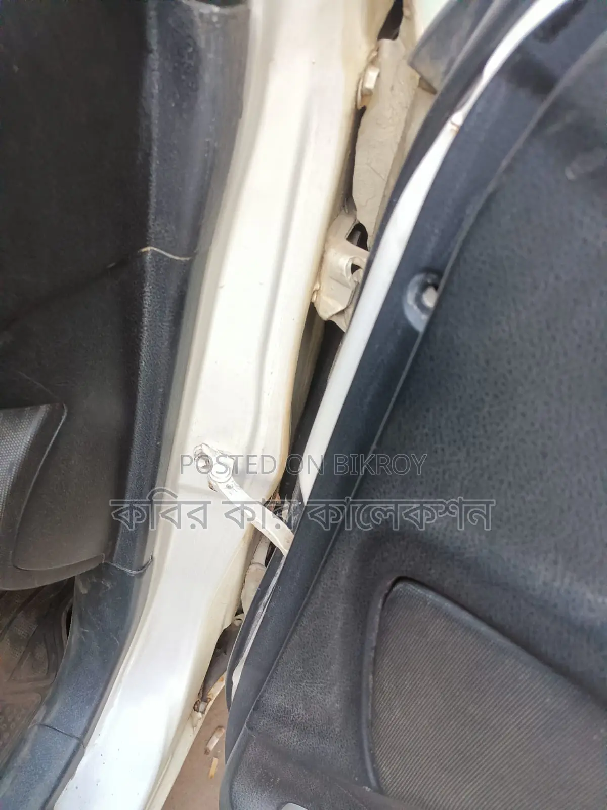 Toyota Corolla white 2003