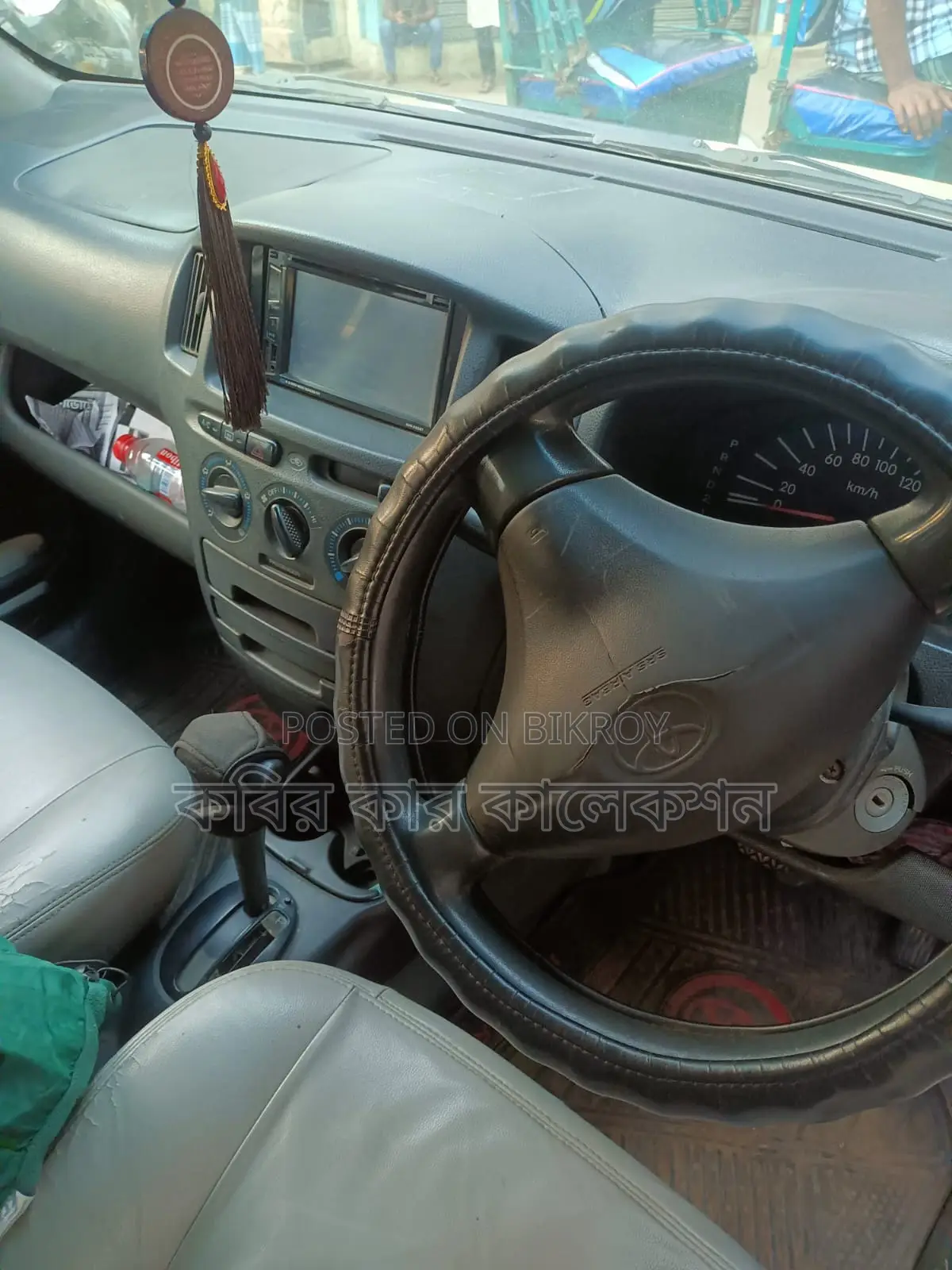 Toyota Corolla white 2003