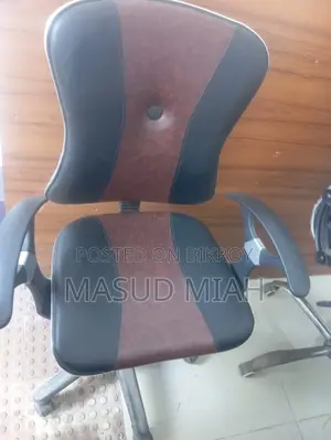 Comfortable Executive Revolving Chair