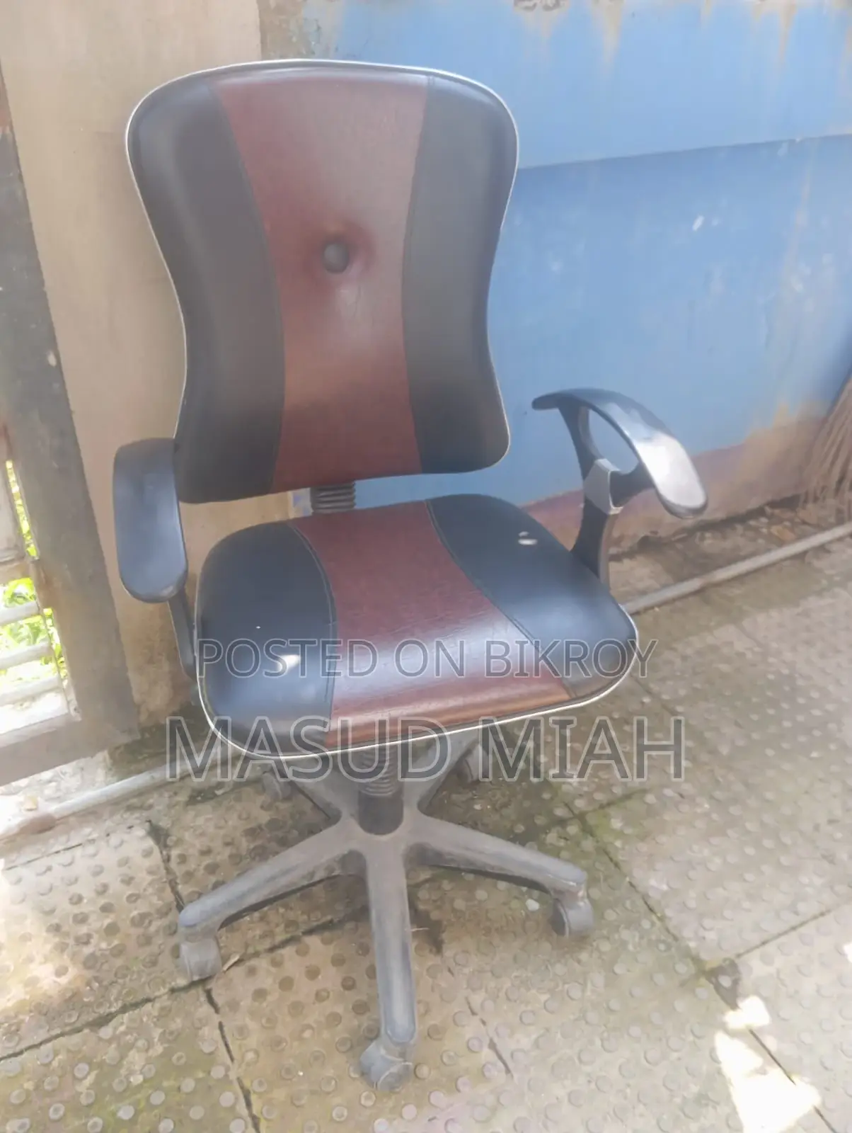 Comfortable Executive Revolving Chair