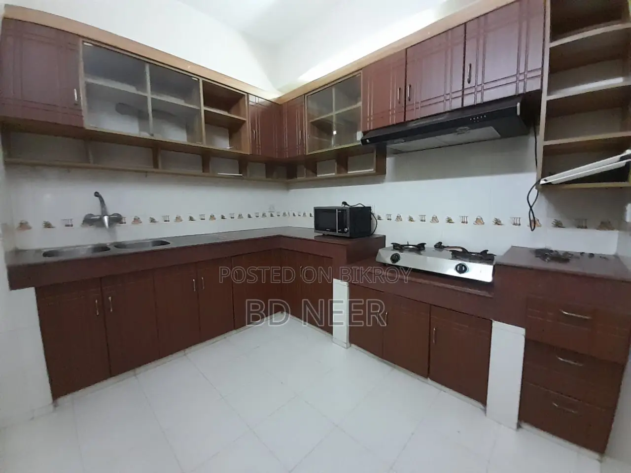 Nice looking fully furnished 3 bedroom apartment for rent in Gulshan