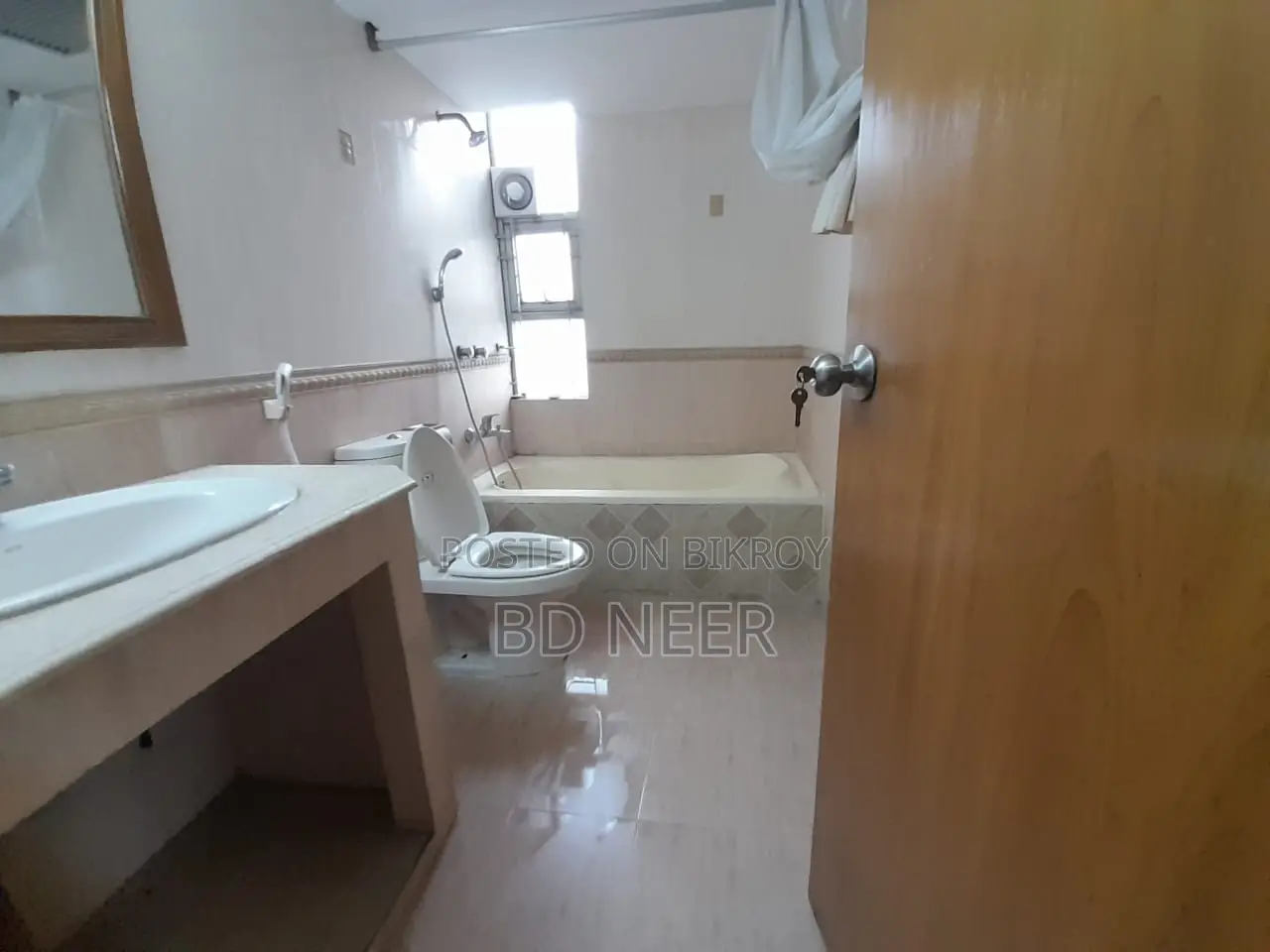 Nice looking fully furnished 3 bedroom apartment for rent in Gulshan