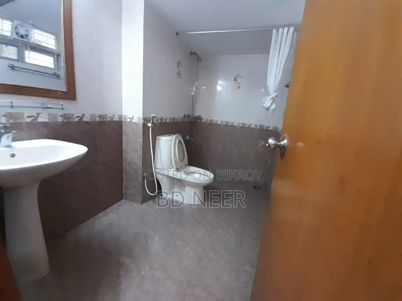Nice looking fully furnished 3 bedroom apartment for rent in Gulshan