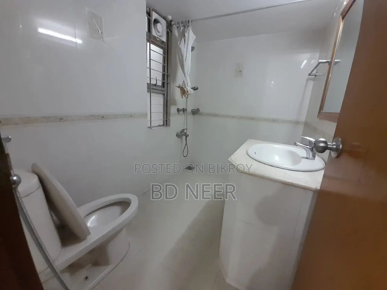 Nice looking fully furnished 3 bedroom apartment for rent in Gulshan
