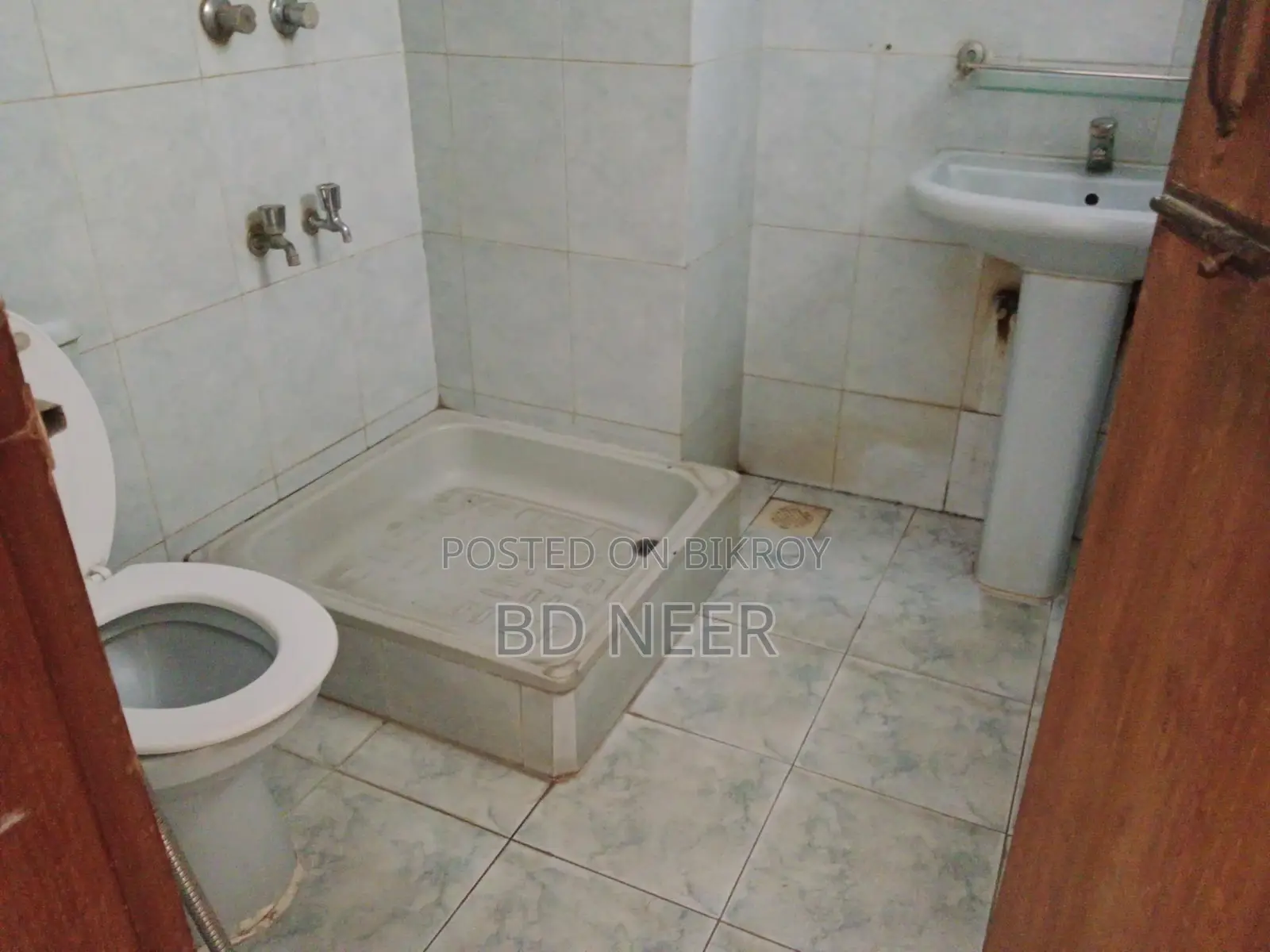 very nice 4 Bed room apt available in Gulshan