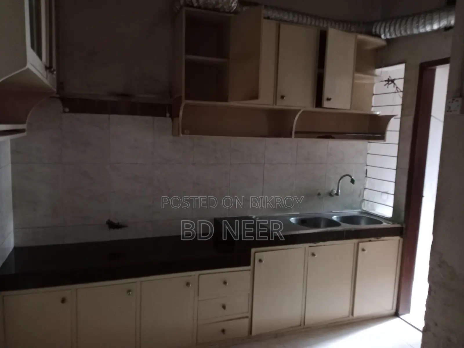 very nice 4 Bed room apt available in Gulshan