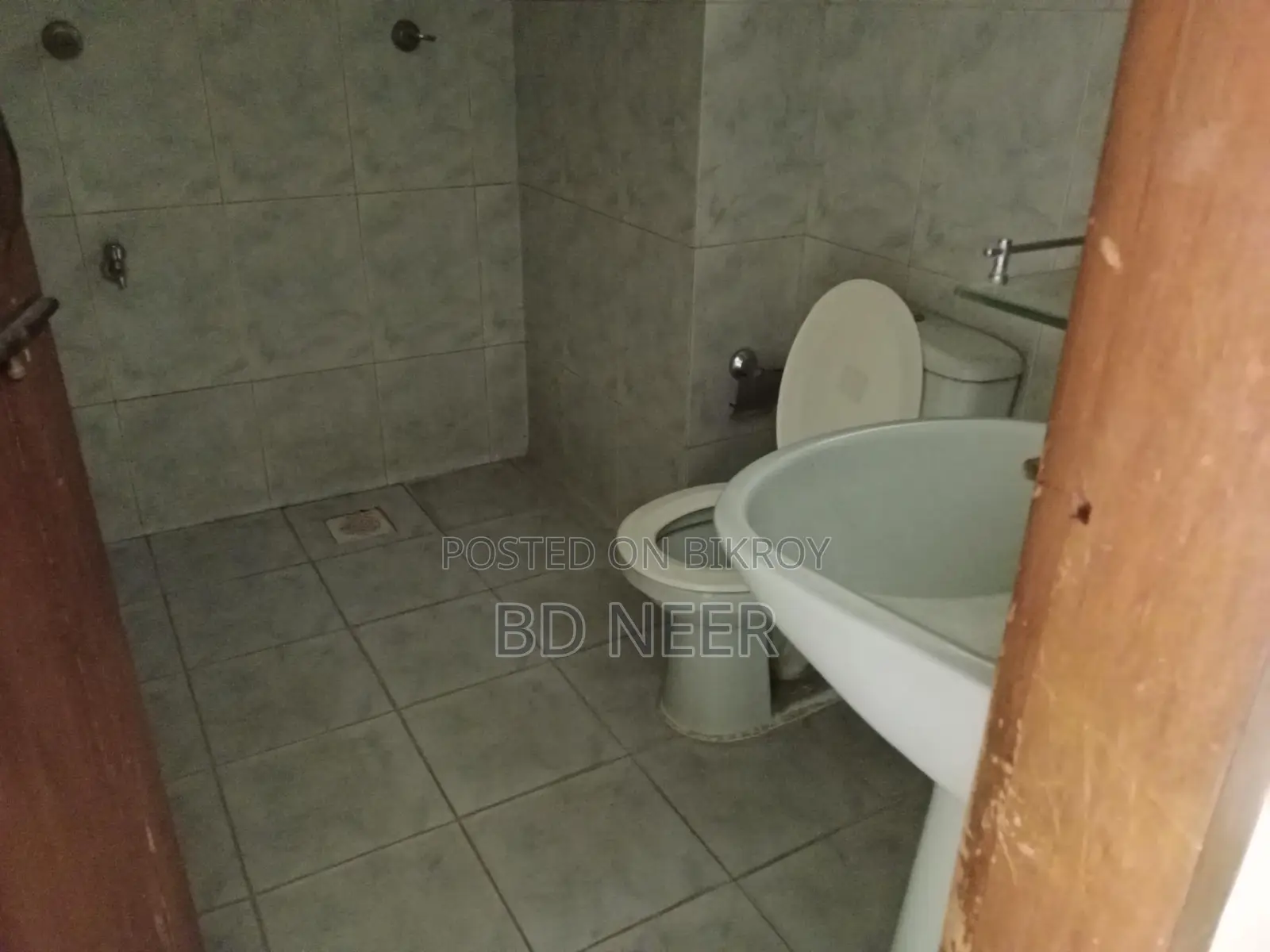 very nice 4 Bed room apt available in Gulshan