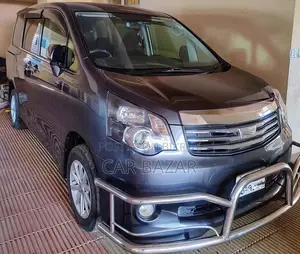 Toyota Noah Si MULTI VALVE PUSH 2012