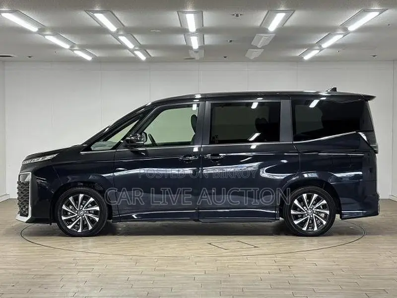 Toyota Voxy Hybrid SZ 2022