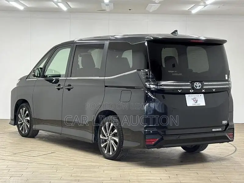 Toyota Voxy Hybrid SZ 2022
