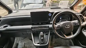 Toyota Noah hybrid-sz 2022