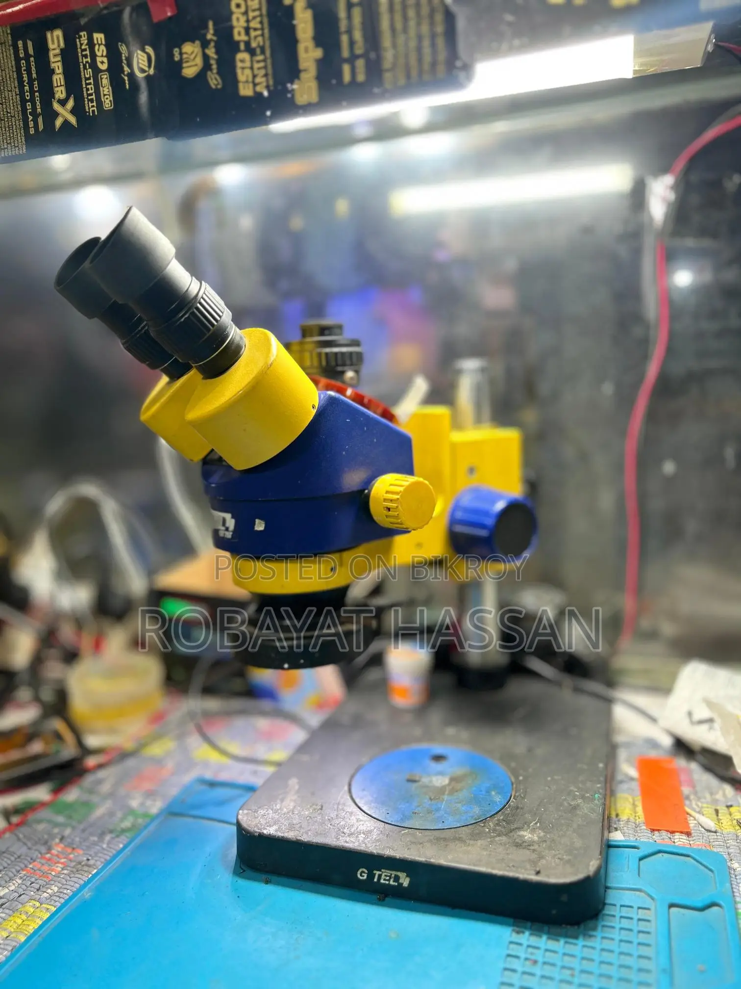 Microscope for mobile servicing