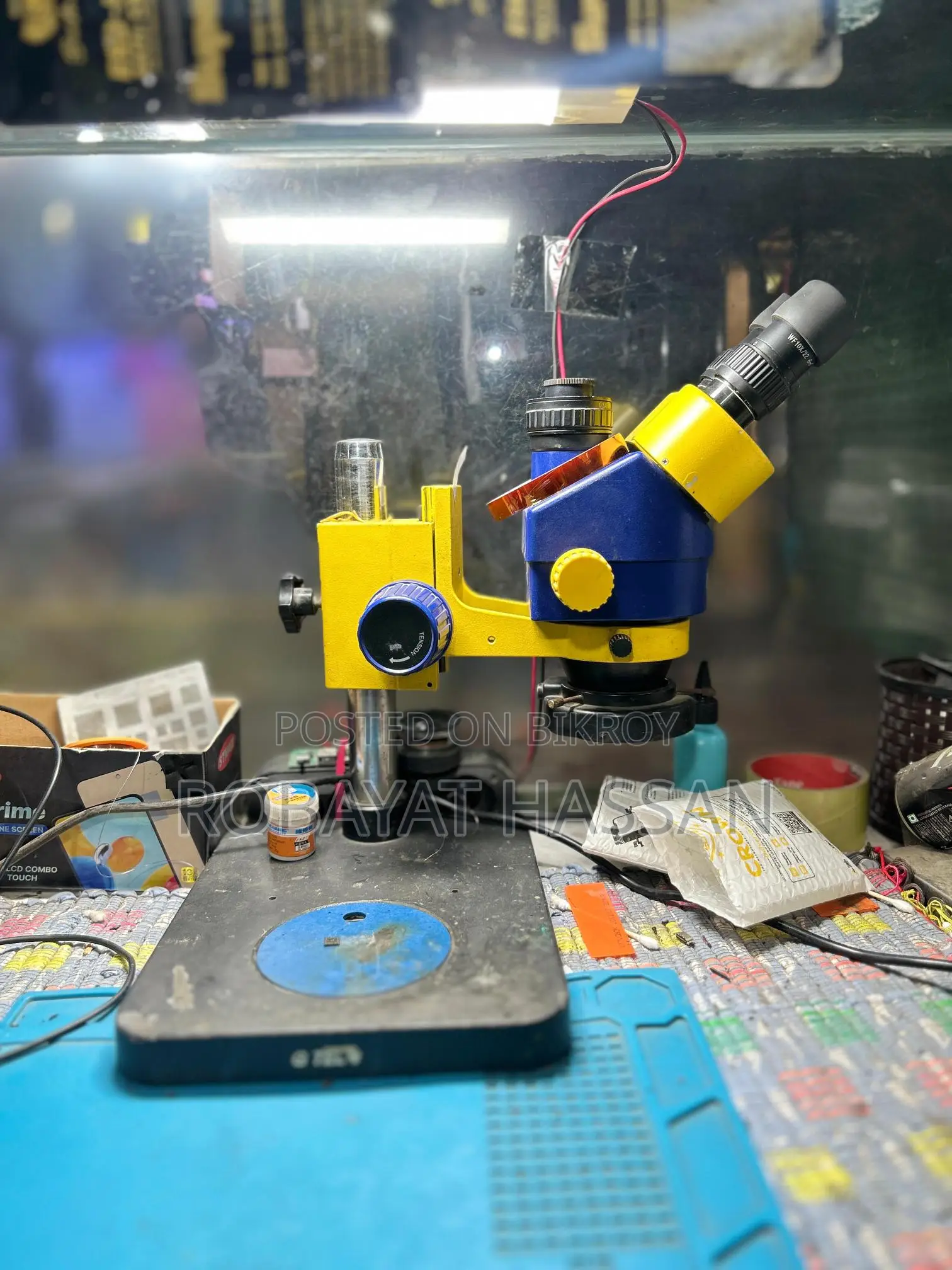 Microscope for mobile servicing