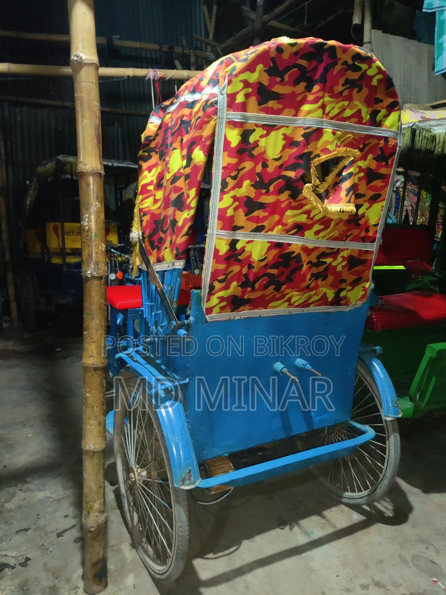 একটি অটো রিস্কা বিক্রি হবে