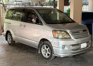 টয়োটা নোহা এক্স সিলভার ২০০৩ রূপালী