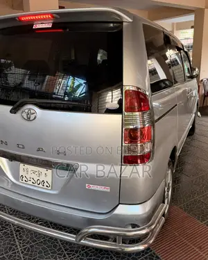 টয়োটা নোহা এক্স সিলভার ২০০৩ রূপালী