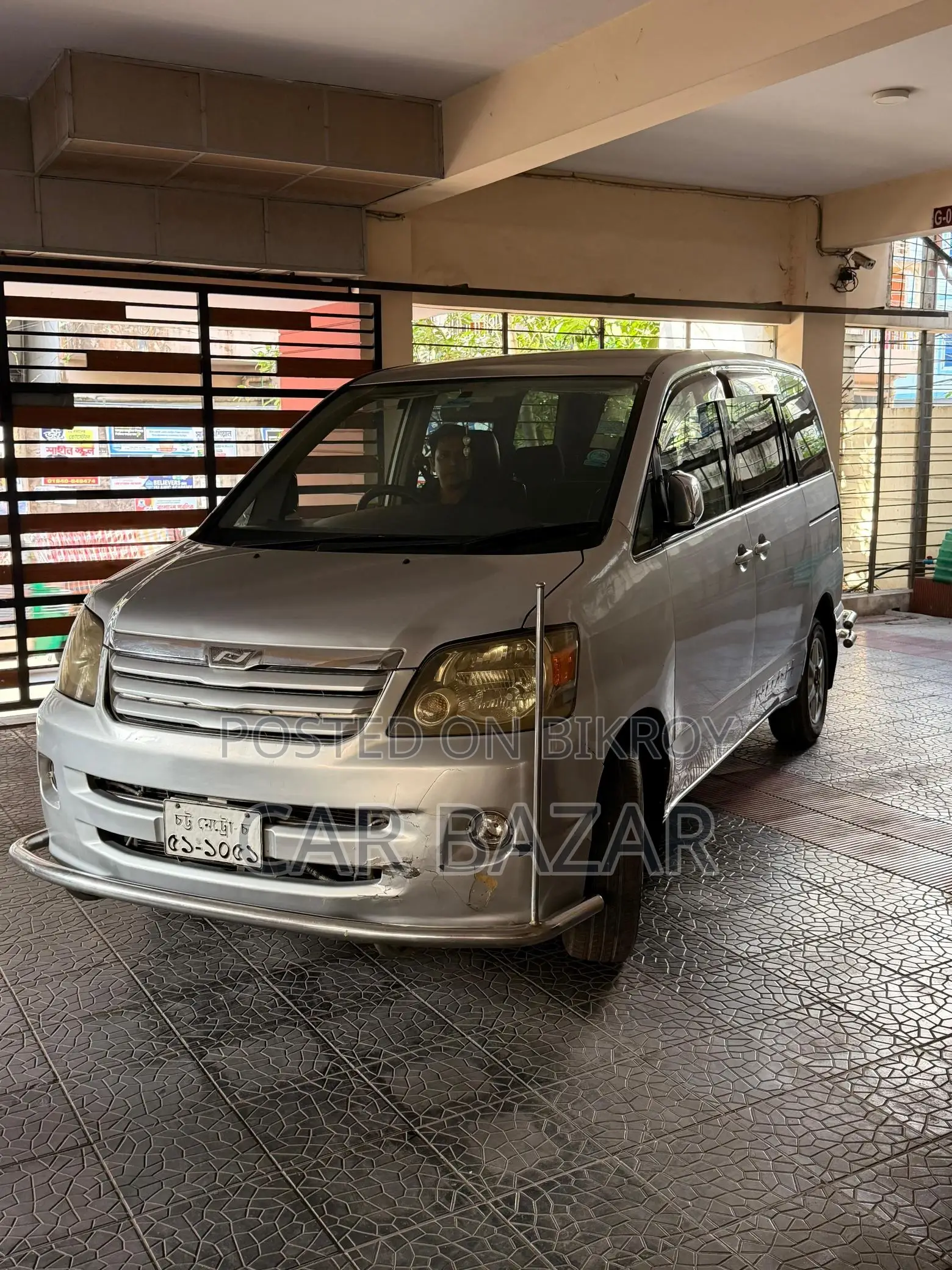 টয়োটা নোহা এক্স সিলভার ২০০৩ রূপালী