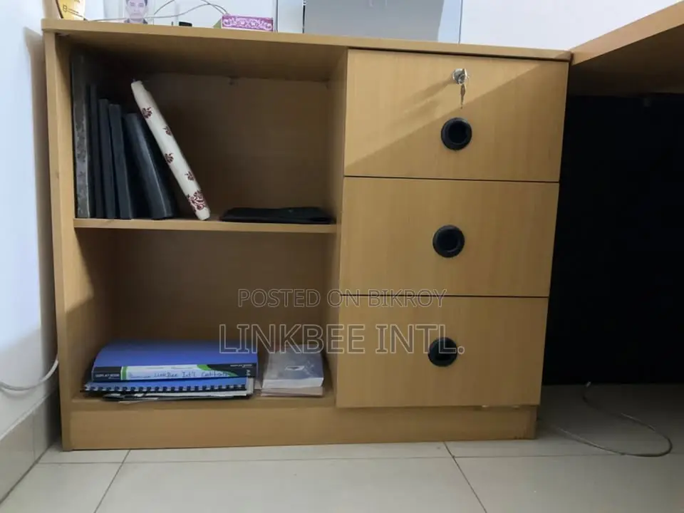 ডিরেক্টর টেবিল / অফিস ডেস্ক