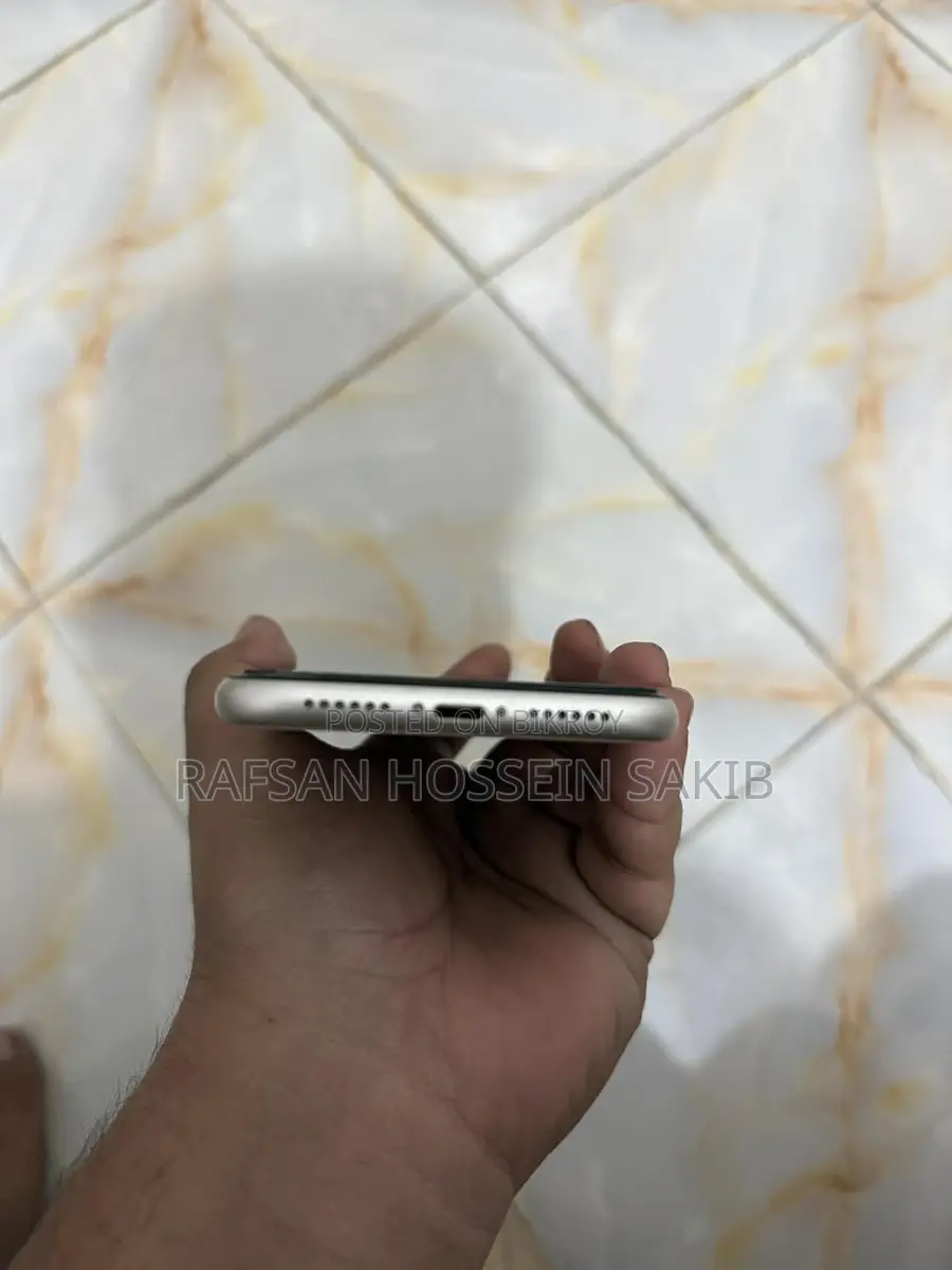 Apple iPhone 11 (Used)