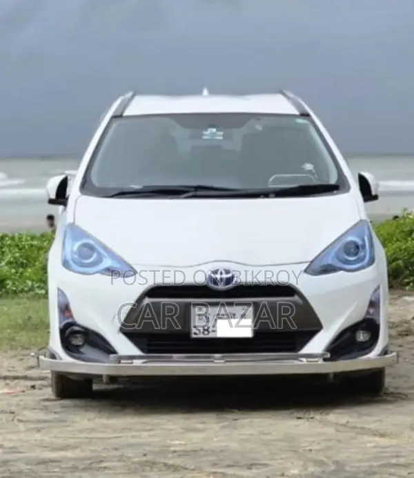 টয়োটা অ্যাকুয়া ২০১৫ অফ হোয়াইট