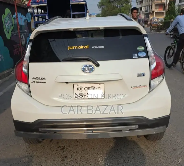 টয়োটা অ্যাকুয়া ২০১৫ অফ হোয়াইট