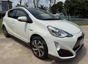 টয়োটা অ্যাকুয়া ২০১৫ অফ হোয়াইট