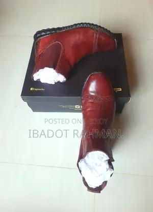 Unique Design Leather High-Neck Chelsea Boots🥾