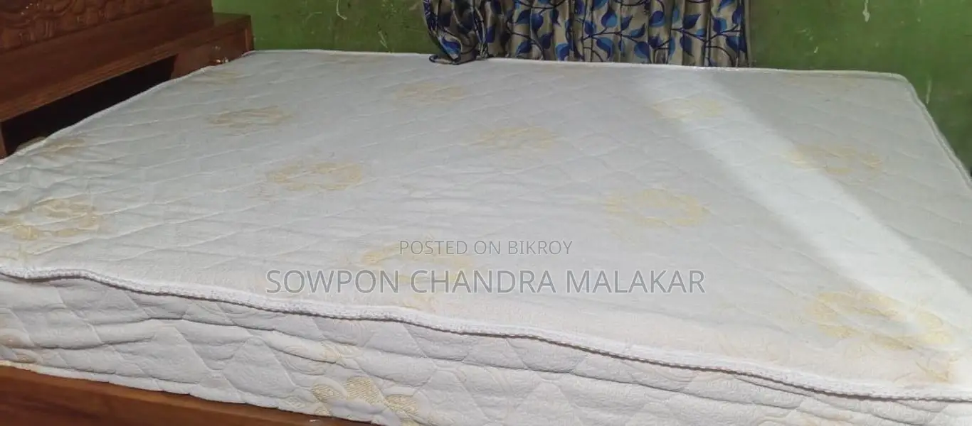 High-Quality Foam Mattress - Almost New / King Size Mattress for Sale