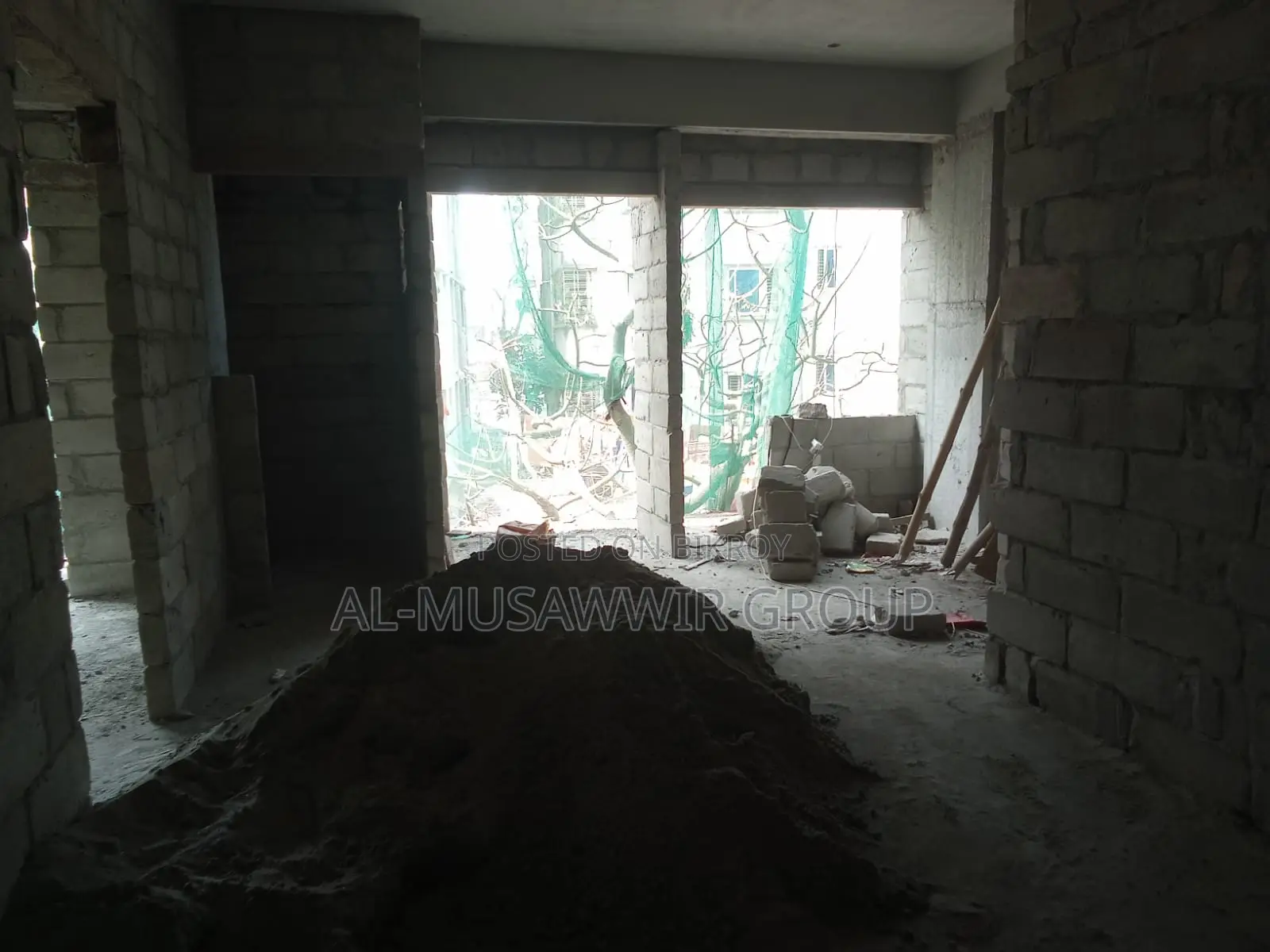 Newly Constructed, Attractive Flat Ready for Move-in