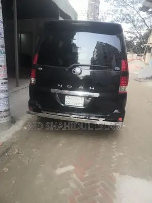 Toyota Noah 2003